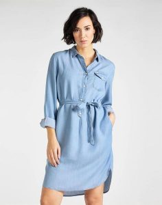 LEE ESSENTIAL DRESS DAMSKA SUKIENKA SUMMER BLUE L50EIINJ 112111309. Niebieskie sukienki Lee, l, bez wzorów, bez kołnierzyka, bez ramiączek. Za 209,99 zł.