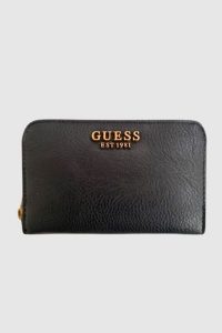 GUESS Średni czarny portfel Arja. Czarne portfele Guess, z aplikacjami. W wyprzedaży za 229,99 zł.