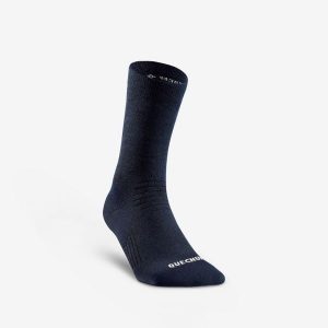 Skarpety turystyczne Quechua SH100 Mid. Niebieskie skarpetki QUECHUA, bez wzorów, z elastanu. Za 39,99 zł.
