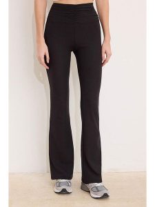 Trendyol Spodnie w kolorze czarnym rozmiar: L. Czarne spodnie z wysokim stanem Trendyol, bez wzorów, z materiału, z podwyższonym stanem. Za 73,99 zł.