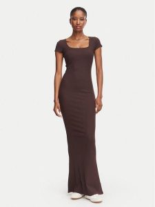 Guess Sukienka codzienna V6YK06 K4696 Brązowy ciemny Regular Fit. Brązowe kombinezony Guess, na co dzień, s, z aplikacjami, bez kołnierzyka, bez ramiączek, proste. Za 434,99 zł.