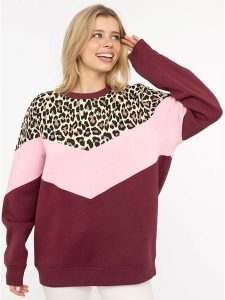 Zwillingsherz Bluza "Konny" w kolorze czerwono-jasnoróżowym rozmiar: L/XL. Czerwone bluzy Zwillingsherz, l, bez wzorów, bez kaptura. Za 202,50 zł.