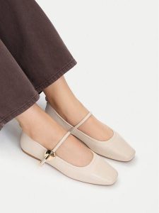 MEXX Baleriny EO-CC2553-1 Beżowy jasny. Brązowe balerinki Mexx, bez wzorów, ze skóry, bez obcasa, bez zapięcia. Za 269,99 zł.
