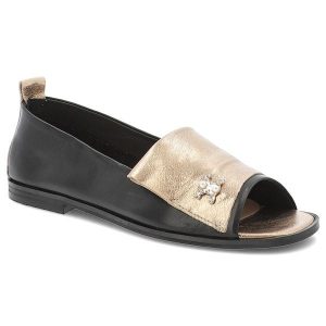 Czarne Sandały Armodo Eleganckie Skórzane Obuwie Damskie. Czarne sandały Armodo, z aplikacjami, z materiału, bez obcasa, na obcasie, bez zapięcia. Za 309,00 zł.