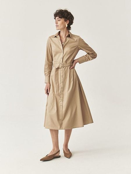 TATUUM Sukienka w kolorze beżowym rozmiar: 40. Brązowe sukienki Tatuum, bez wzorów, z bawełny, bez kołnierzyka, bez ramiączek, midi. Za 222,41 zł.