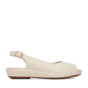 Sandały Go Soft. Brązowe sandały Go Soft, bez wzorów, bez obcasa, na płaskiej podeszwie, bez zapięcia. Za 119,99 zł.