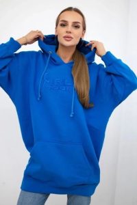 Bluza ocieplana z haftowanym napisem oversize chabrowa. Niebieskie bluzy KESI, l, bez wzorów, z bawełny, bez kaptura. Za 238,37 zł.