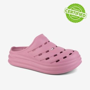 Damskie klapki typu clogs Coqui. Czerwone klapki Coqui, bez wzorów, z materiału, bez obcasa, na obcasie. Za 129,99 zł.