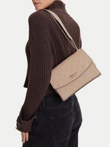 Guess Torebka Phoebe HWPD96 65210 Beżowy. Brązowe listonoszki Guess, z aplikacjami, ze skóry, bez dodatków. Za 319,99 zł.