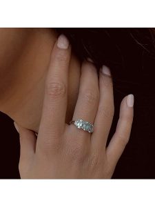 Les Petites Précieuses Srebrny pierścionek z topazem rozmiar: 60. Szare pierścionki Les Petites Précieuses, z topazem, srebrne. Za 192,95 zł.