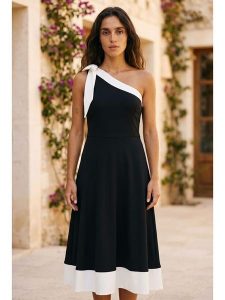 SOULSHAE Sukienka w kolorze czarnym rozmiar: XXL/3XL. Czarne sukienki SOULSHAE, xl, bez wzorów, bez kołnierzyka, bez ramiączek, midi, rozkloszowane. Za 184,95 zł.