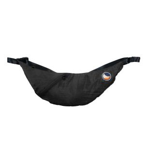 Saszetka na ramię torba składana Ticket to the Moon Upcycled Sling. Czarne nerki i saszetki TICKET TO THE MOON, bez wzorów. Za 149,99 zł.
