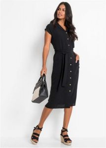 Sukienka koszulowa z wiązanym paskiem. Czarne sukienki bonprix, bez wzorów, bez kołnierzyka, bez ramiączek, koszulowe. Za 139,99 zł.