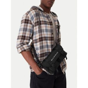 Saszetka Quiksilver. Czarne nerki i saszetki Quiksilver, bez wzorów. Za 129,99 zł.