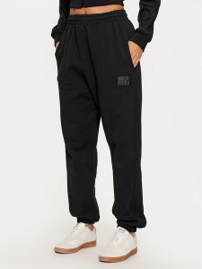 REPLAY Spodnie dresowe W8086B.000.23040P Czarny Regular Fit. Czarne spodnie dresowe Replay, l, bez wzorów, z bawełny. Za 489,99 zł.