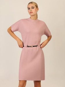 APART Sukienka dzianinowa w kolorze jasnoróżowym rozmiar: 34. Różowe sukienki Apart, bez wzorów, z dzianiny, bez kołnierzyka, bez ramiączek, midi. Za 230,99 zł.