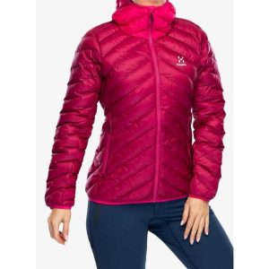 Kurtka ocieplana damska Haglofs Sarna Mimic Hood. Czerwone kurtki Haglöfs, bez wzorów, bez kaptura. Za 597,99 zł.