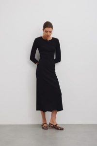 Dopasowana sukienka maxi z napami w kolorze TOTALLY BLACK- MENSA-XS. Czarne sukienki Marsala, xs, bez wzorów, z bawełny, eleganckie, bez kołnierzyka, bez ramiączek, maxi, dopasowane. Za 319,90 zł.