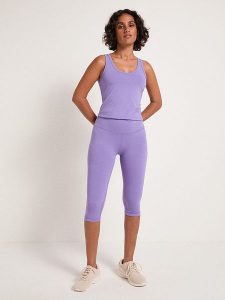 Lanius Legginsy sportowe w kolorze fioletowym rozmiar: 42. Różowe legginsy Lanius, bez wzorów, z materiału, z podwyższonym stanem, outdoorowe. Za 159,59 zł.