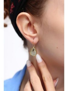 Pierres delicates Pozłacane kolczyki z prehnitami rozmiar: onesize. Żółte kolczyki Pierres delicates, z prehnitem, pozłacane. Za 48,95 zł.