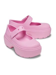 Crocs Czółenka w kolorze jasnoróżowym rozmiar: 37/38. Różowe czółenka Crocs, bez wzorów, bez obcasa, na platformie, bez zapięcia. Za 158,10 zł.