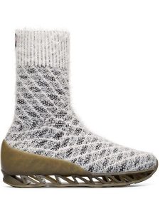 Camper Sneakersy w kolorze szarym rozmiar: 39. Szare trampki Camper, bez wzorów, za kostkę, bez zapięcia. Za 382,99 zł.