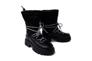 ARTIKER RELAKS 51C0378 czarny, śniegowce damskie. Czarne buty zimowe Artiker Relaks, bez obcasa, bez zapięcia. Za 354,90 zł.