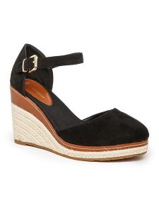 Foreverfolie Sandały w kolorze czarnym na koturnie rozmiar: 38. Czarne sandały Foreverfolie, bez wzorów, bez obcasa, na koturnie, bez zapięcia. Za 113,99 zł.