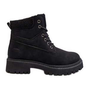 Damskie Ocieplane Trapery Czarne Cross Jeans MM2R4012C. Czarne botki bez wzorów, z gumy, bez obcasa, bez zapięcia. Za 240,34 zł.