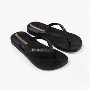 Klapki Ipanema Anat Lolita Fem Damskie. Czarne klapki Ipanema, bez wzorów, z gumy, bez obcasa. Za 73,99 zł.