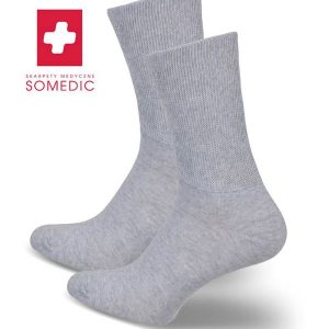 Szare skarpetki medyczne SOMEDIC 815. Czarne skarpetki Milena, bez wzorów, z bawełny. Za 15,60 zł.