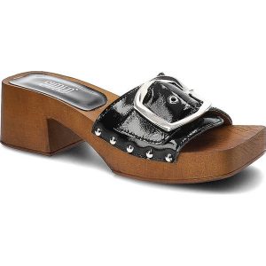 Czarne Klapki Simen Modne Buty Na Lato. Czarne klapki Simen, z aplikacjami, ze skóry, bez obcasa, na obcasie. Za 195,00 zł.