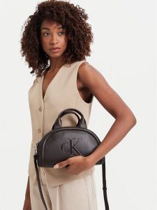 Calvin Klein Torebka Bold Ck Dome Crossbody LV04F3895G Brązowy ciemny. Brązowe torebki klasyczne Calvin Klein, bez wzorów, ze skóry, bez dodatków. Za 409,99 zł.