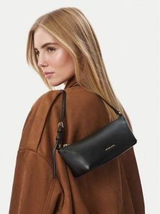 MICHAEL Michael Kors Torebka Laila 32F6G9IC5L Czarny. Czarne torebki klasyczne MICHAEL Michael Kors, bez wzorów, bez dodatków. Za 549,99 zł.