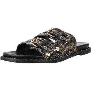 Sandały CARMELA 163200C Czarny. Czarne buty trekkingowe Carmela, ze skóry, bez zapięcia. Za 318,99 zł.