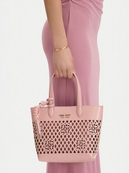 Nine West Torebka CEO-Essex Light-LDA8698A Różowy. Czerwone torebki klasyczne Nine West, bez wzorów, ze skóry, bez dodatków. Za 211,99 zł.