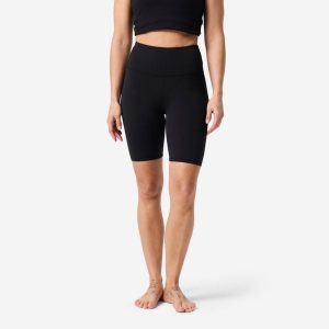 Legginsy do jogi i pilatesu damskie Domyos. Czarne legginsy DOMYOS, bez wzorów, z materiału, z podwyższonym stanem, krótkie. Za 69,99 zł.
