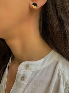 Les Favorites Pozłacane kolczyki-wkrętki rozmiar: onesize. Czarne kolczyki Les Favorites, pozłacane. Za 117,99 zł.