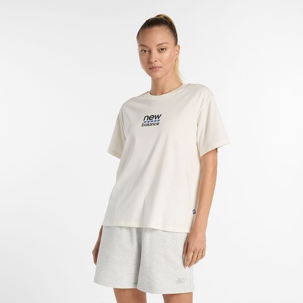 Koszulka damska New Balance WT51541SST – beżowa. Brązowe bluzki New Balance, s, bez wzorów, z bawełny, eleganckie, bez kołnierzyka, bez ramiączek. Za 79,99 zł.