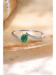 ATELIER DU DIAMANT Złoty pierścionek "Belle Emeraude" z diamentami i szmaragdem rozmiar: 58. Szare pierścionki ATELIER DU DIAMANT, z diamentem, złote. Za 1 196,99 zł.