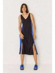 SKFK Sukienka "Uda" w kolorze niebiesko-czarnym rozmiar: 38. Czarne sukienki SKFK, bez wzorów, z bawełny, bez kołnierzyka, bez ramiączek, midi. Za 187,99 zł.