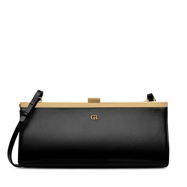 Torebka GINO ROSSI. Czarne listonoszki Gino Rossi, bez wzorów, bez dodatków. Za 184,99 zł.