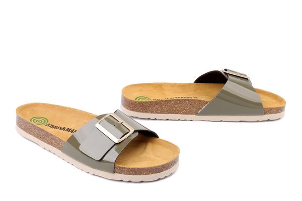 DR. BRINKMANN 700867-07 grun, klapki damskie. Zielone klapki Dr. Brinkmann, bez wzorów, bez obcasa. Za 154,90 zł.