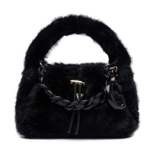 Torebka Guess. Czarne torebki klasyczne Guess, z aplikacjami, bez dodatków. Za 229,99 zł.