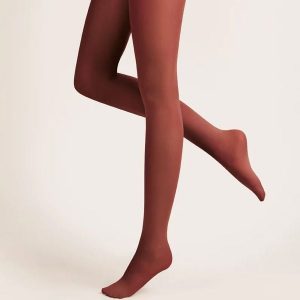 Rajstopy Gabriella Microfibre 40 den bordo kryjące. Czerwone rajstopy i pończochy Gabriella, bez wzorów, z dzianiny. Za 25,90 zł.
