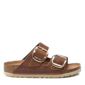 Klapki Birkenstock. Brązowe klapki Birkenstock, bez wzorów, bez obcasa. Za 399,99 zł.