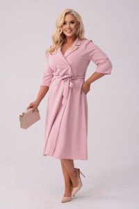 Elegancka żakietowa sukienka Marietta w kolorze pudrowego różu XXL OVERSIZE. Czerwone sukienki Moda Size Plus Iwanek, do pracy, l, bez wzorów, z elastanu, biznesowe, bez kołnierzyka, bez ramiączek, mini, oversize. Za 325,00 zł.