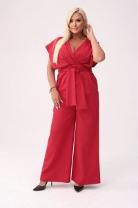 Elegancki czerwony kombinezon Valentina XXL OVERSIZE. Czerwone kombinezony Moda Size Plus Iwanek, s, bez wzorów, z elastanu, eleganckie, bez kołnierzyka, bez ramiączek, krótkie. Za 399,90 zł.