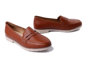 RIEKER 45300-24 brown, półbuty damskie. Brązowe czółenka Rieker, bez wzorów, bez obcasa, na obcasie, bez zapięcia. Za 223,93 zł.