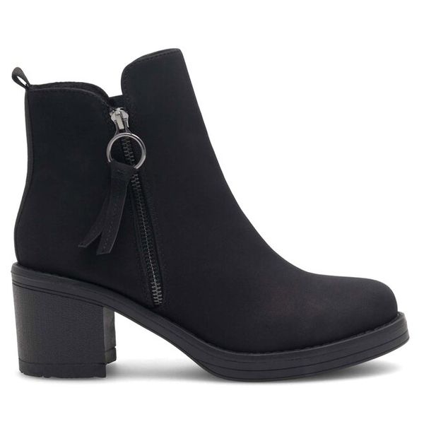 Botki Clara Barson. Czarne botki Clara Barson, bez wzorów, bez obcasa, na słupku, bez zapięcia. Za 149,99 zł.